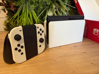 Nintendo Switch OLED Blanca-Negra