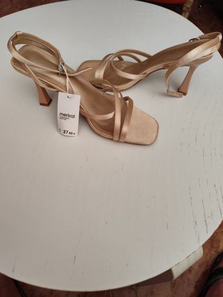 Zapatos Merkal dorados 37