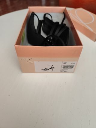 Zapatos Merkal dorados 37