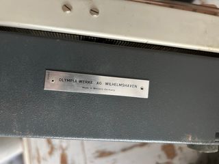 Olimpia Traveler de Luxe: Máquina escribir años 70