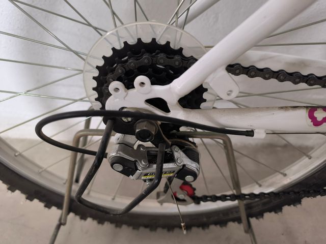 Bicicleta Denbike 24, como nueva, de 8 a 12 años