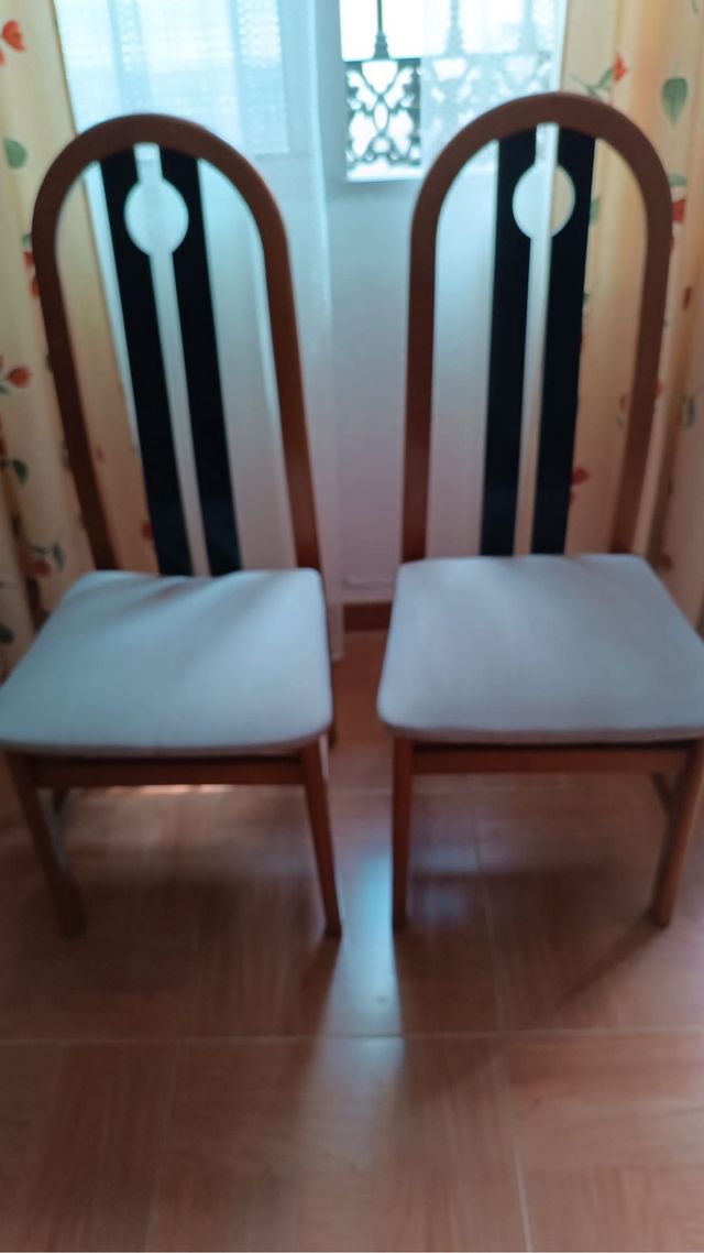 Mesa comedor madera + 4 sillas