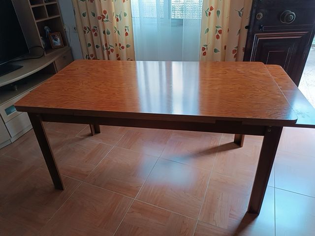 Mesa comedor madera + 4 sillas