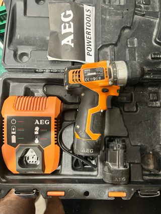 Taladro AEG 2x 12V + Cargador