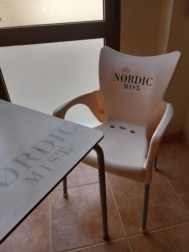 Mesa y 2 sillas NORDIC MIST terraza