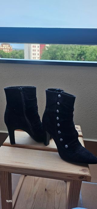 Botines negros tacón - talla 38
Tacón 9cm 
