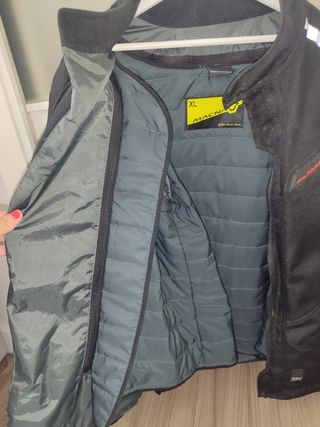 Chaqueta moto Macna XL negra con detalles rojos