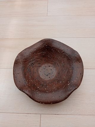 Centro de cerámica marrón chocolate