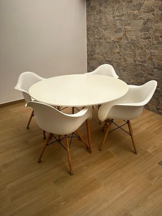 Mesa + 4 sillas nórdicas blancas