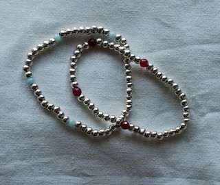 Pulseras elásticas plata-granate