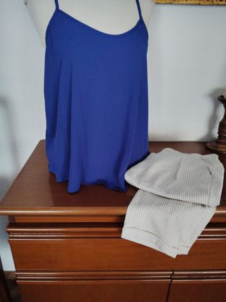 Top azul + Pantalones beige rayas  Stradivarius M