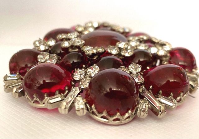 Broche vintage rojo y plata