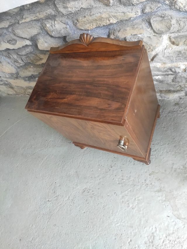 Mesita noche madera marrón