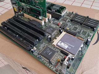 Placa base Intel Pentium 133 Socket7 Triton 1