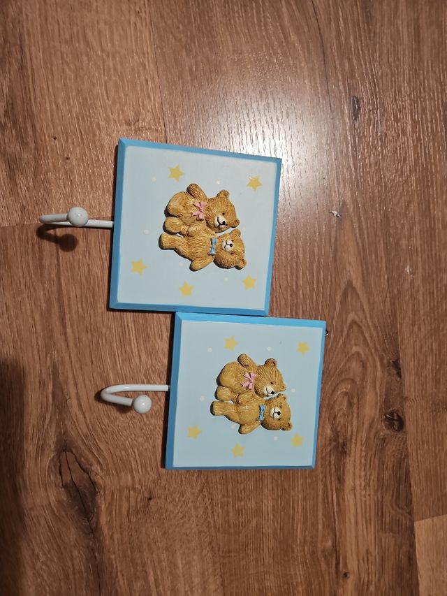 2 Percheros infantiles osos