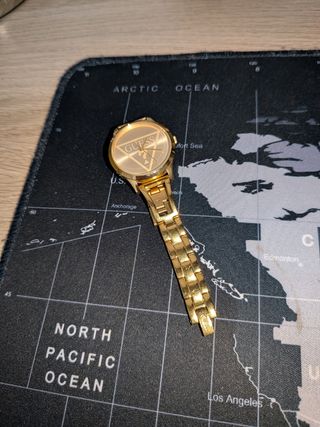 Reloj Guess dorado mujer