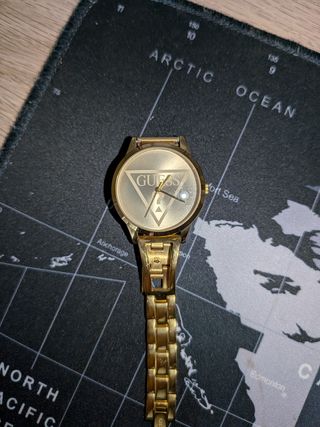 Reloj Guess dorado mujer