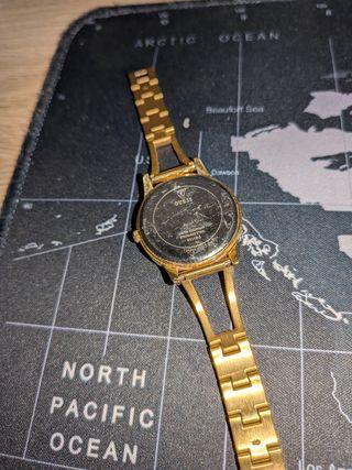 Reloj Guess dorado mujer