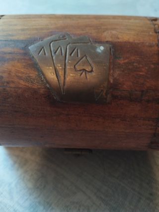 Pequeño baúl guardacartas