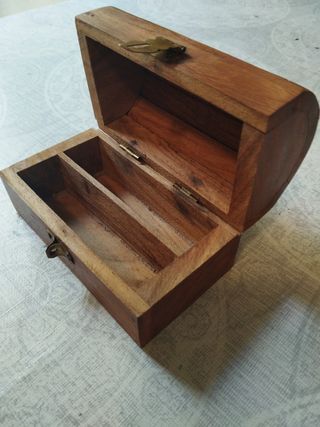 Pequeño baúl guardacartas