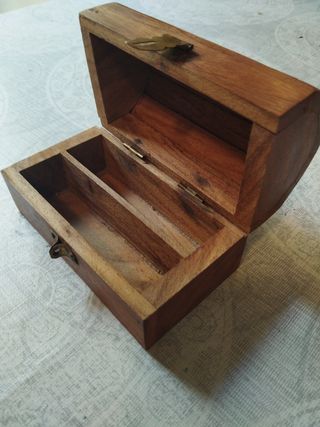 Pequeño baúl guardacartas
