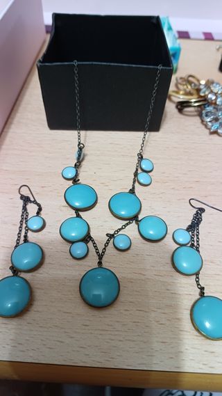 Collar y pendientes turquesa