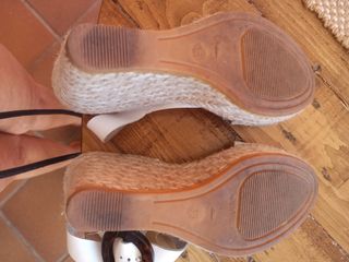 Sandalias cuña blancas