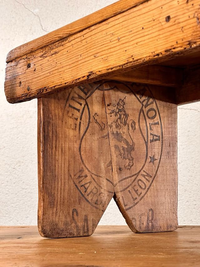 Taburete ordeño antiguo de madera