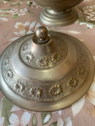 Sopera vintage metal repujada