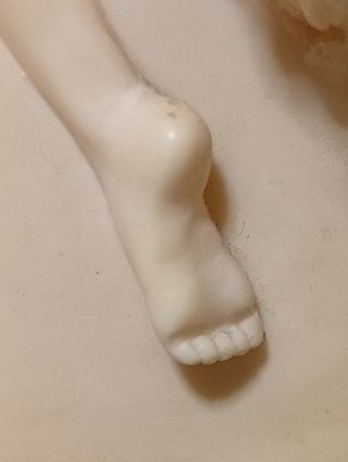 Escultura de mármol blanco