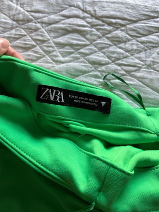 Mini Falda Verde Zara - Ajustada