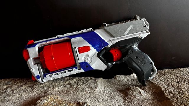 Nerf Elite Strongarm - Pistola