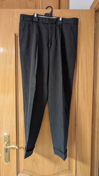 Traje marrón oscuro