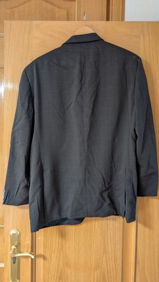 Traje marrón oscuro