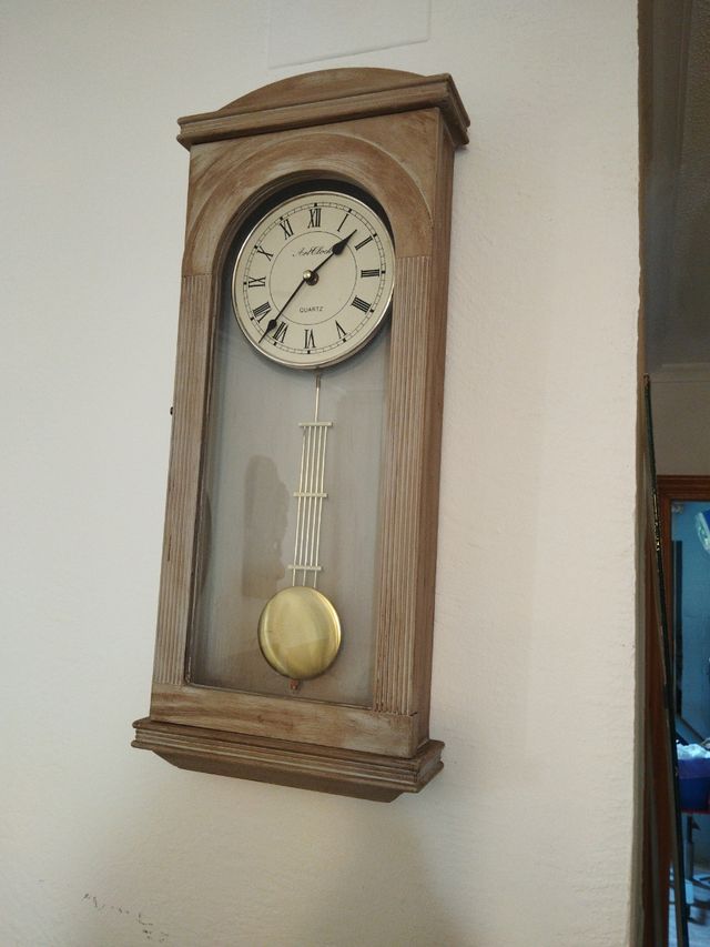 Relog de madera para pared