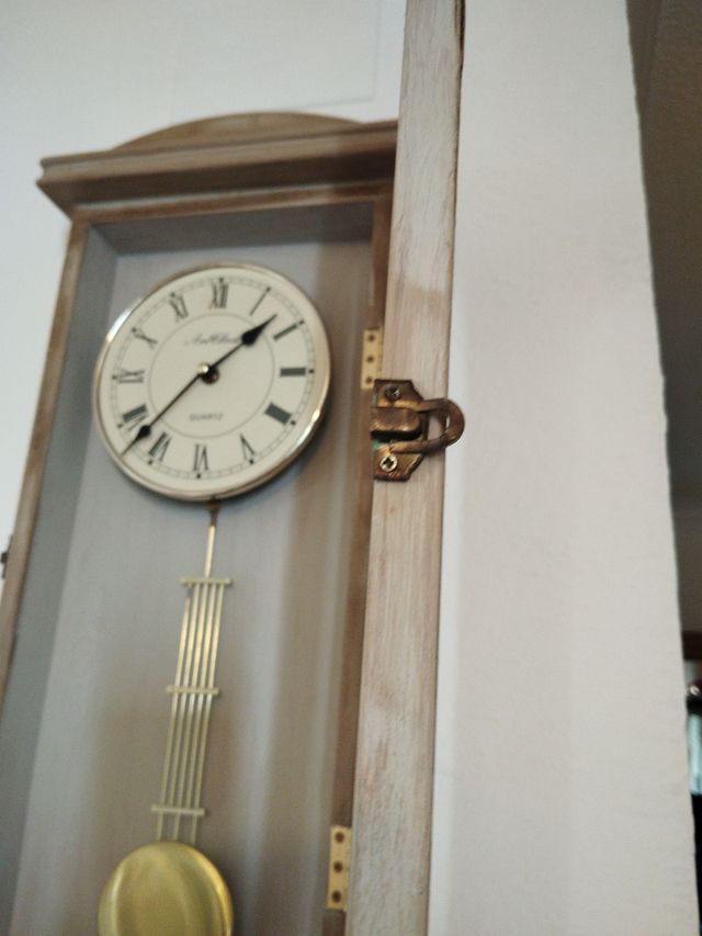 Relog de madera para pared