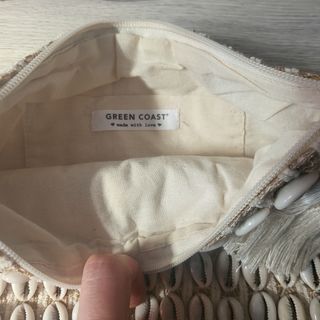 Bolso Green Coast conchas beige.