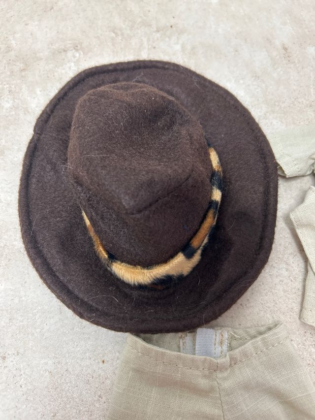 Conjunto safari Nancy: ropa y sombrero