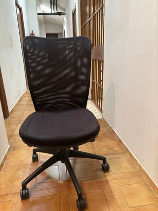 Silla oficina giratoria negra