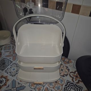 Organizador maquillaje blanco y dorado