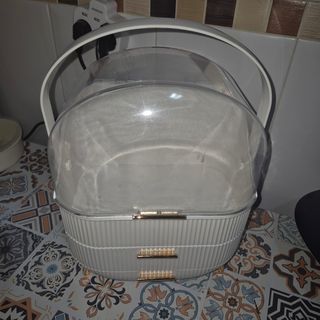 Organizador maquillaje blanco y dorado