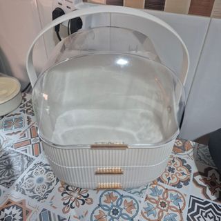 Organizador maquillaje blanco y dorado