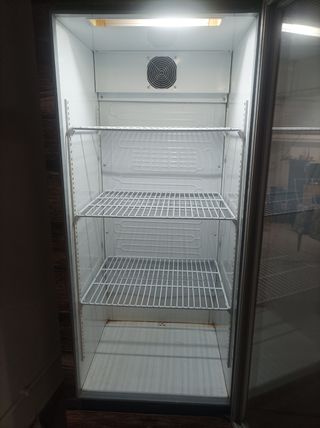 Nevera puerta cristal vinilada efecto madera