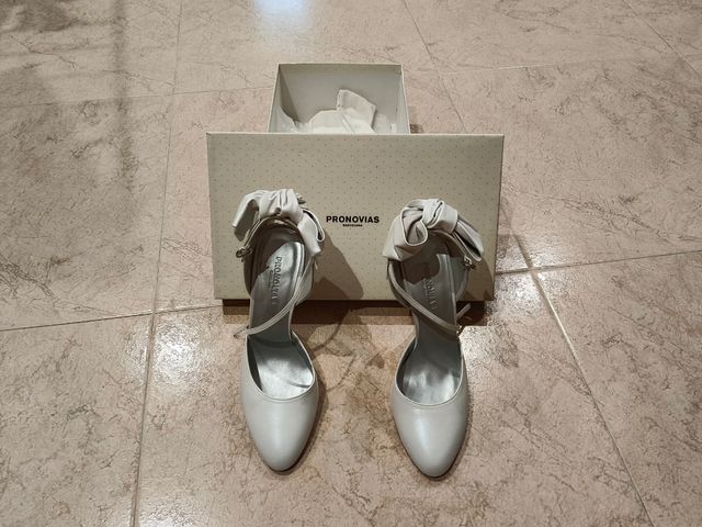 Zapatos novia Pronovias blancos marfil