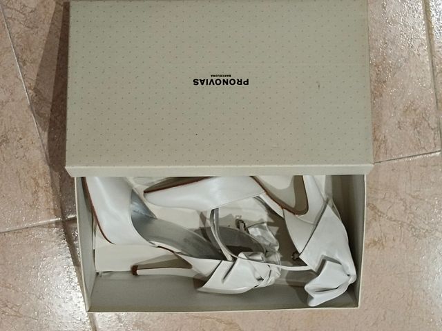 Zapatos novia Pronovias blancos marfil