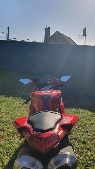 Ducati 1198. Piezas originales.