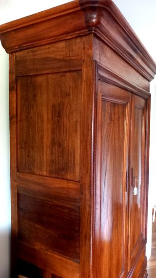 Armadio antico in noce