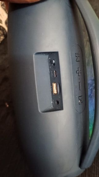 Altavoz Bluetooth Portátil con Luces