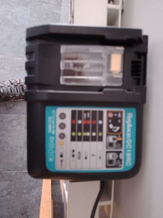 Cargador Ryobi DC18RC 14.4V-18V