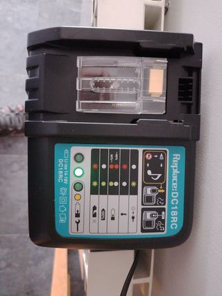 Cargador Ryobi DC18RC 14.4V-18V